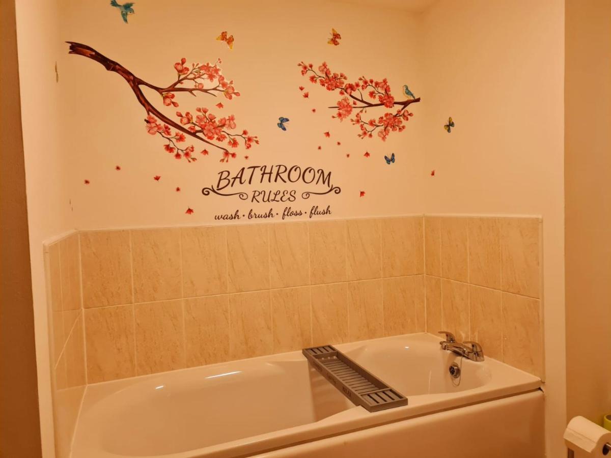 Emerald Blossom-Central Warrington, Luxurious Yet Homely, Wifi, Secure Parking Warrington (Cheshire) Exterior foto